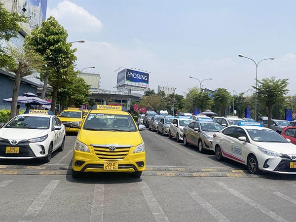 Tổng đài taxi Phú Tân giá rẻ uy tín phục vụ 24/7