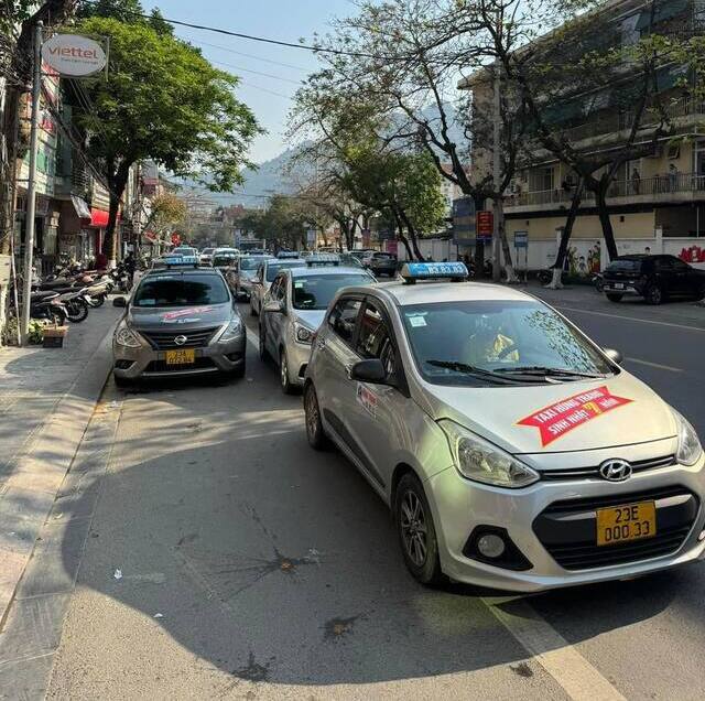 Taxi Hùng Trang với dàn xe mới, hiện đại và an toàn.