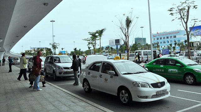 Các xe đưa đón hành khách đi liên tỉnh luôn có sẵn tại sân bay Nội Bài