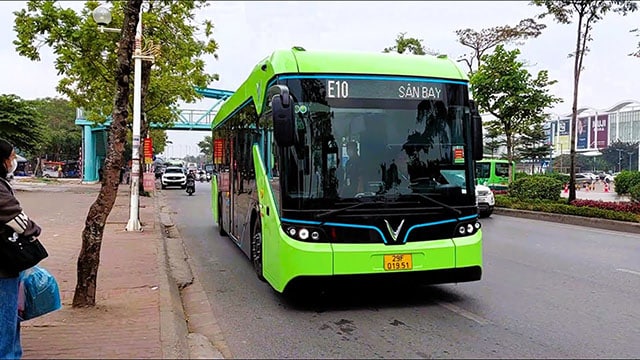 Xe bus E10 có lộ trình đi qua phố Lâm Hạ