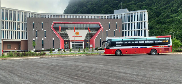 Xe giường nằm Tuấn Minh đón trả khách tại cửa khẩu Sóc Giang Cao Bằng