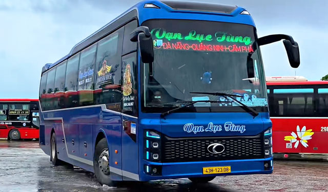 Nhà xe Vạn Lục Tùng sử dụng dòng xe limousine cabin 22 chỗ của Thaco