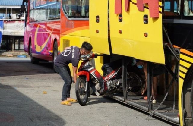 Xe máy được gửi bằng xe khách