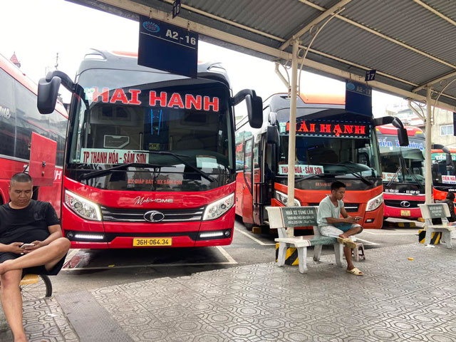 Nhà xe Hải Hạnh đỗ tại lốt A2-06 bến xe Giáp Bát