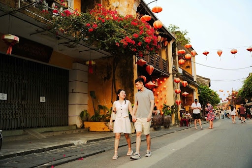 Du khách tham gia tour Hội An được Đại Việt Tourist tổ chức