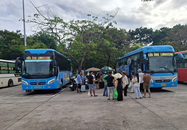 xe Cửa Ông limousine chạy đêm đưa đón khách từ Hà Nội đi Hội An 