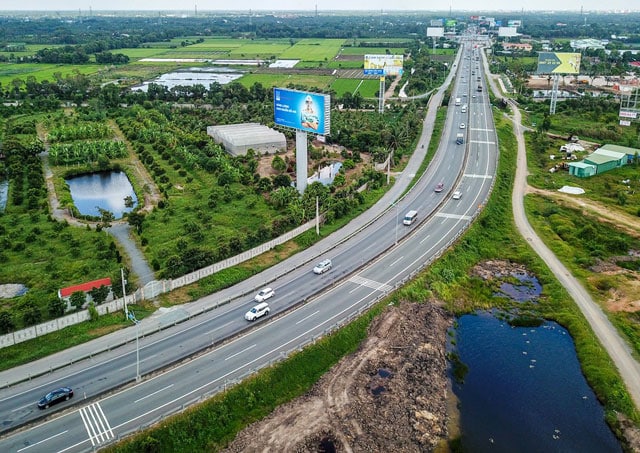 Một đoạn đường đi Thái Nguyên từ Hà Nội theo hướng cao tốc Hà Nội Thái Nguyên