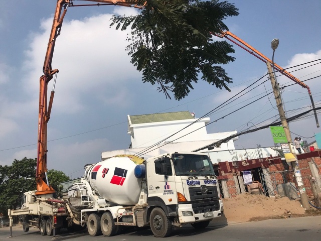 Xe trộn, đổ bê tông