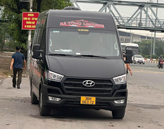 Xe limousine 16 chỗ giá rẻ của nhà xe Hà Tùng
